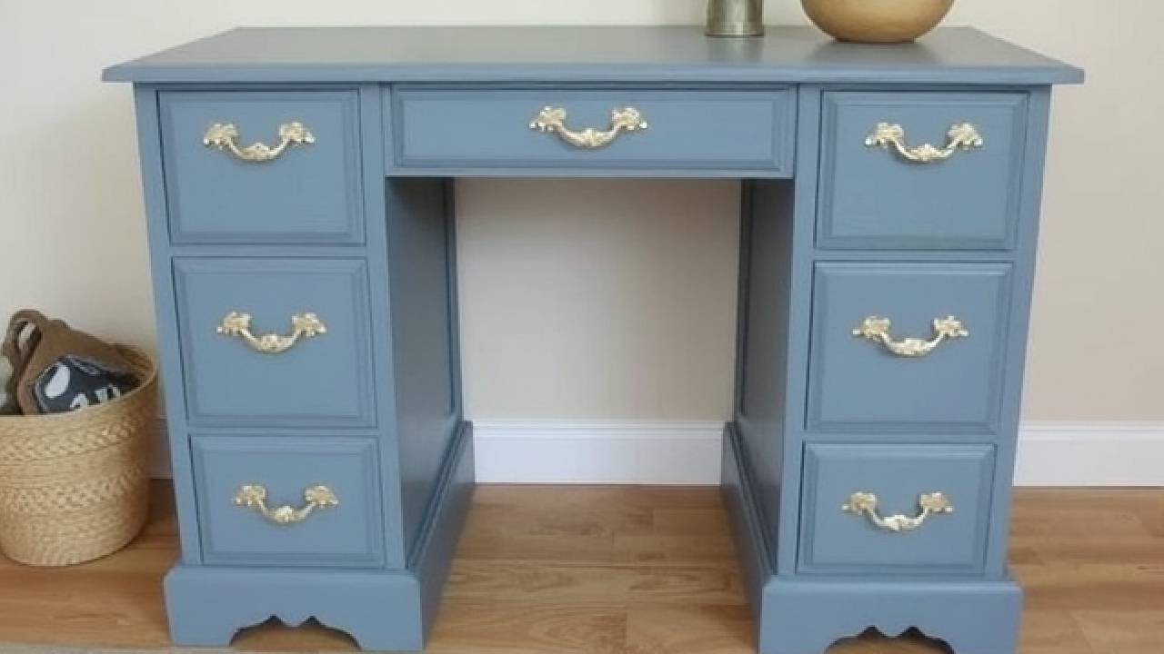 Brume Marine Chalk Paint Ideas for Desk Makeover